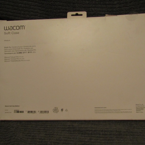 Wacom Soft Carrying Case for Wacom Intuos Tablet (ACK52701) - Picture 3 of 10